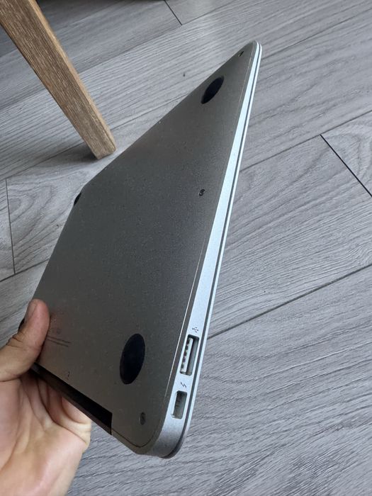 Macbook air i5 ecran 11.6 inch