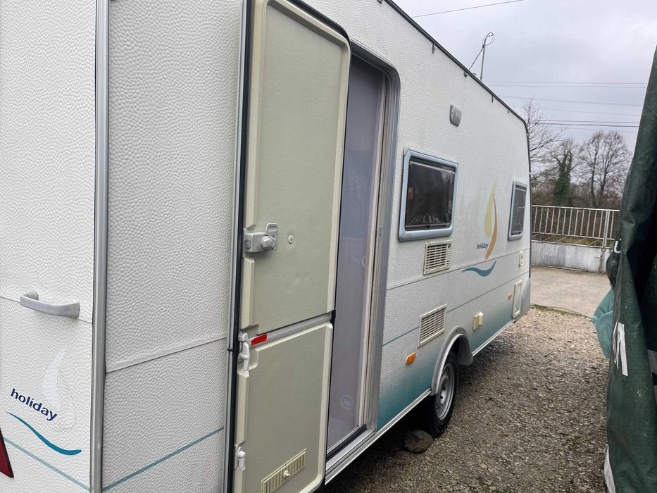 Продавам  каравана нов внос с възможност за преспиване на 6 човека