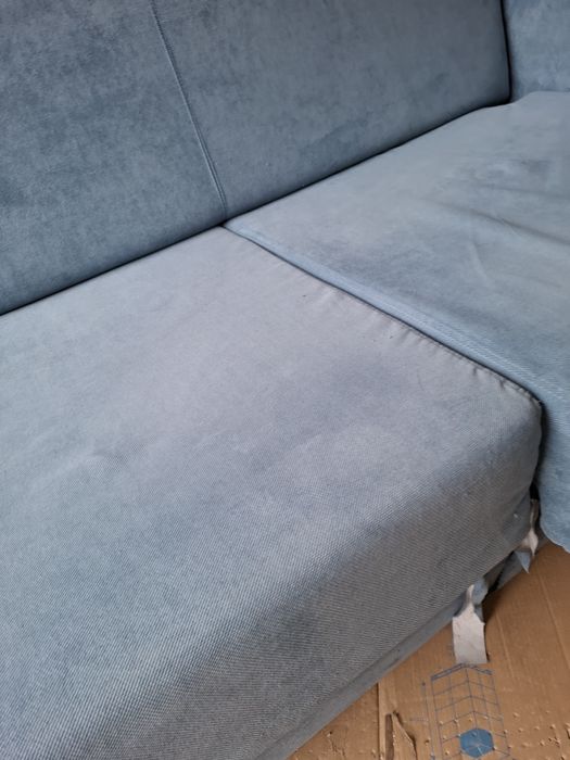 Aragaz Zanussi si o canapea