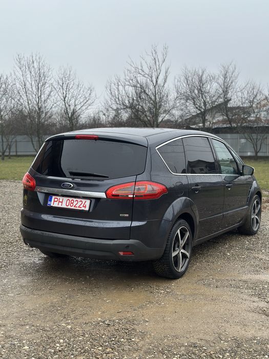 Ford s-max 2011.
