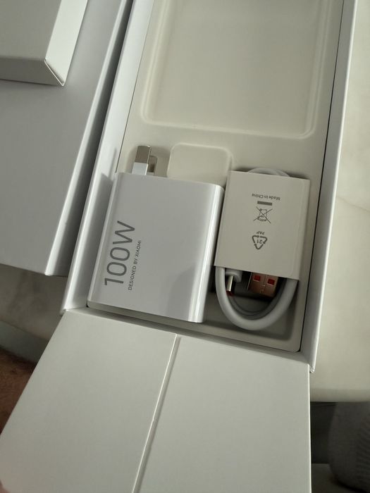 Xiaomi 17 Ultra. 16 GB Ram.  512 Gb