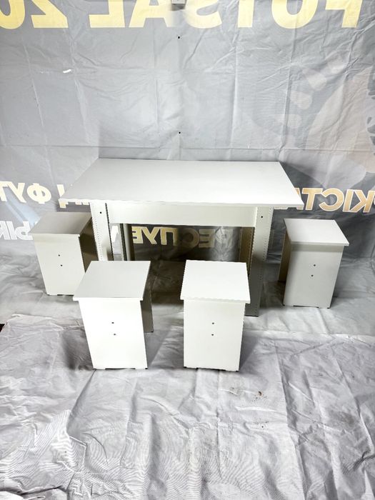 Стол. Кухий стол.