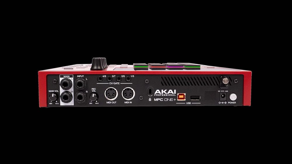 Akai MPC One Plus încă in garantie