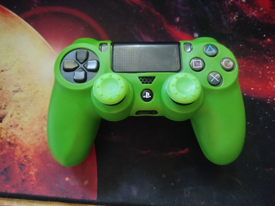 Vând controller de PS 4, original