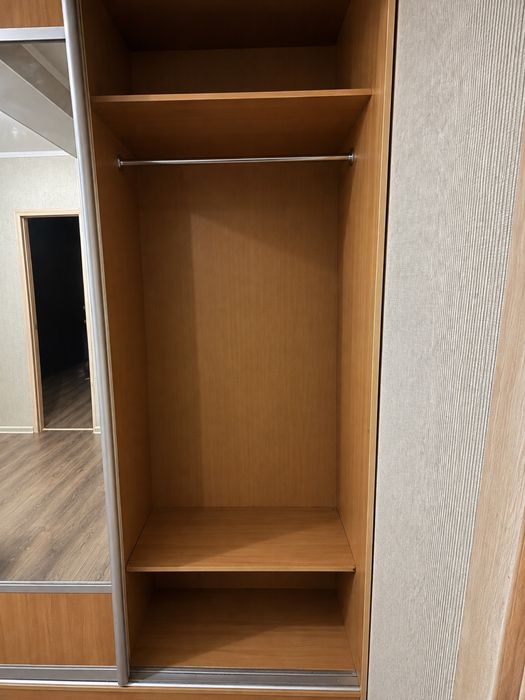 продам шкаф в прихожую Срочнооо