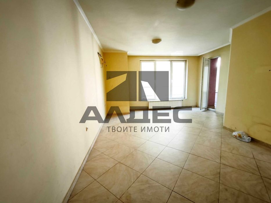 Продава се тухлен двустаен ап. в Зона Б 19!