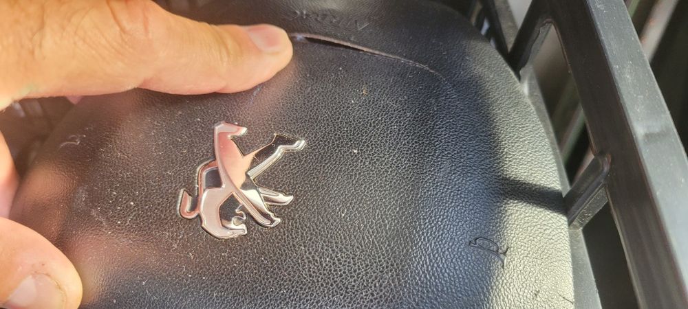 Пежо 208 на части