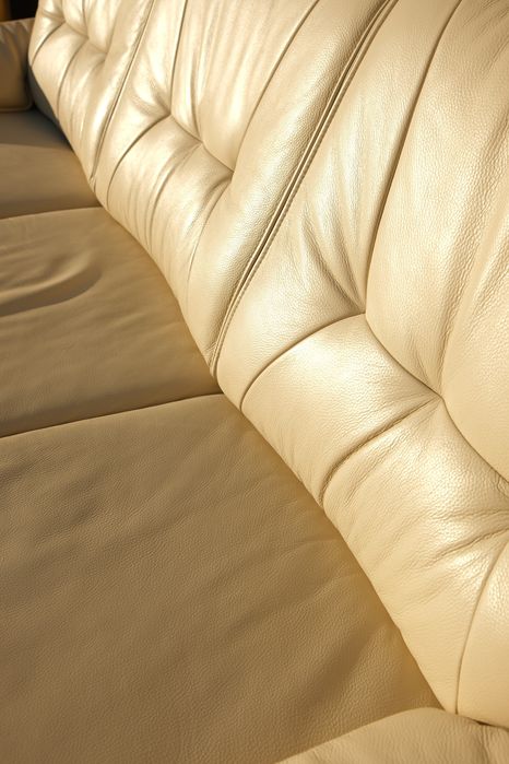 Canapea din piele ~ Crem elegant
