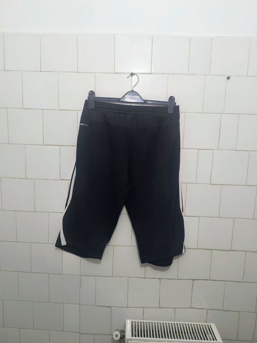 Pantaloni scurți marca Adidas mărime L culoare negru