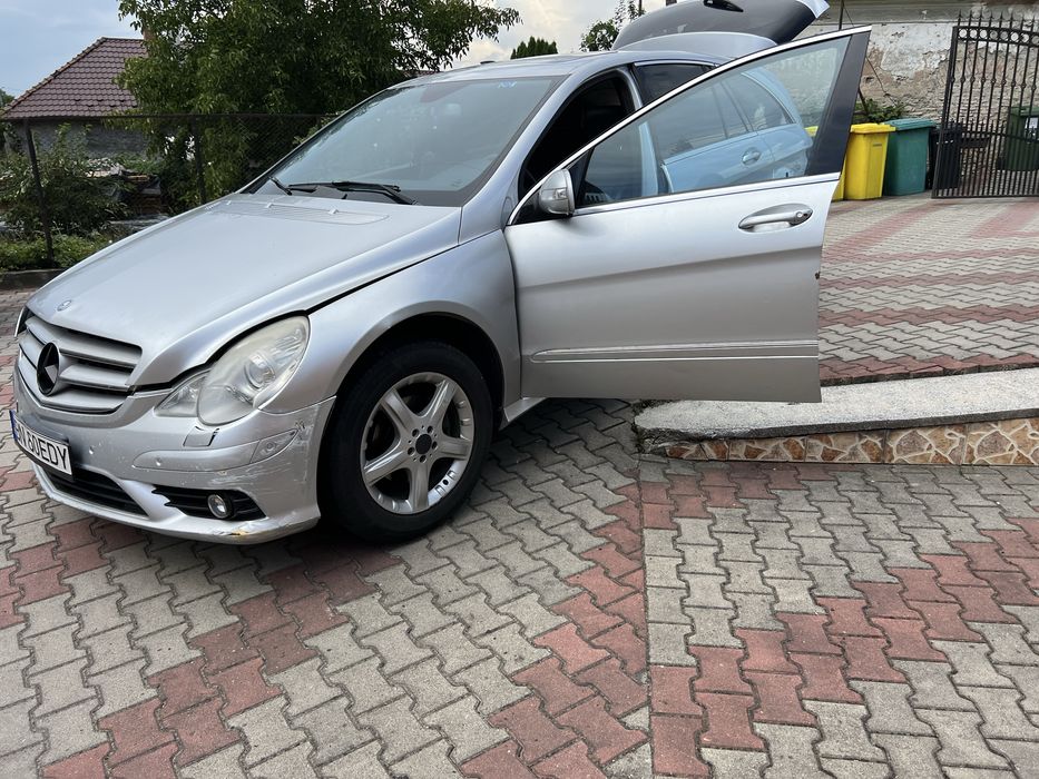 Dezmembrez r320cdi w257