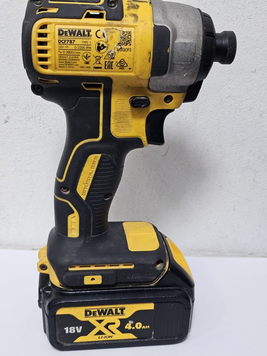 Filetantă cu percuție dewalt Amanet Canta
