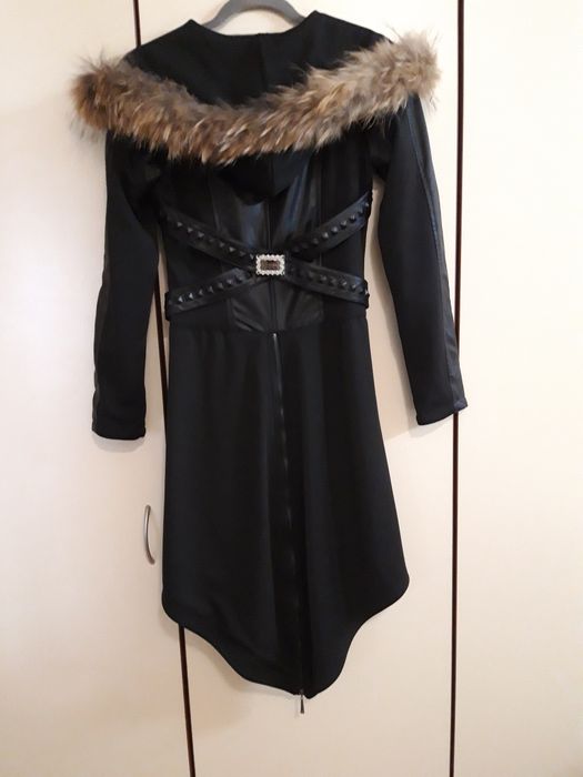 Модно различно манто