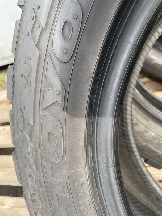 Шины 225/60/17 пара бу TOYO