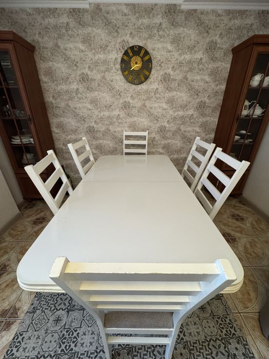 Стол со стульями