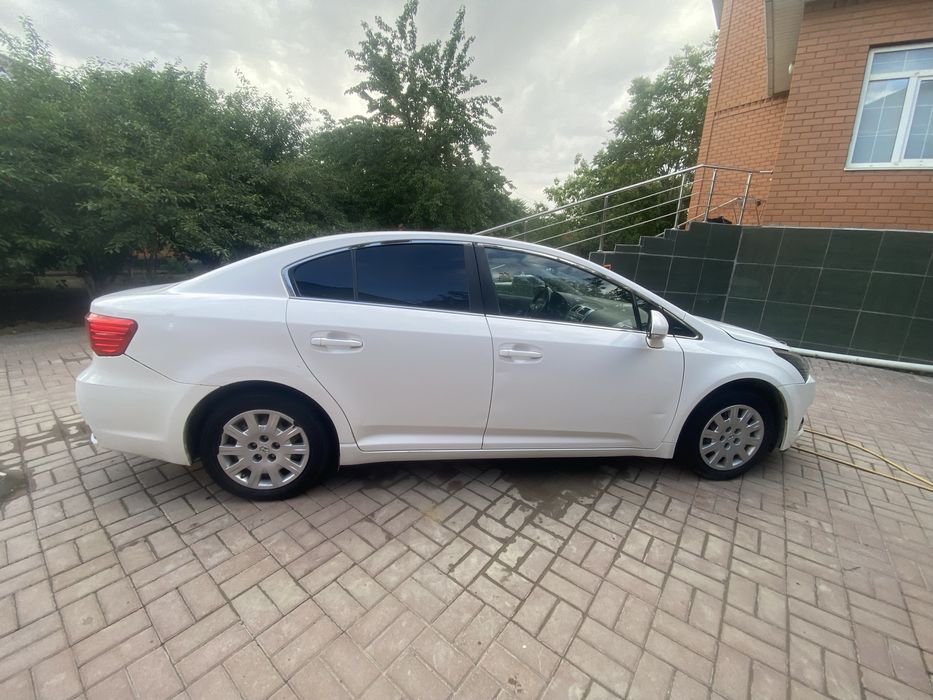 Toyota avensis 2015