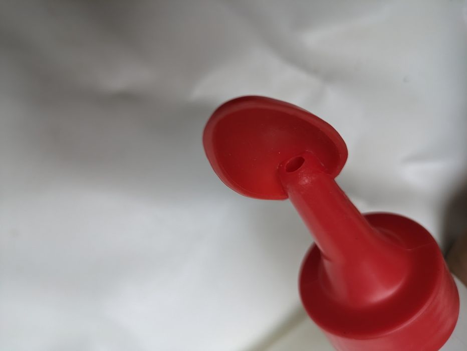 Бутылочка с ложкой для кормления малышей