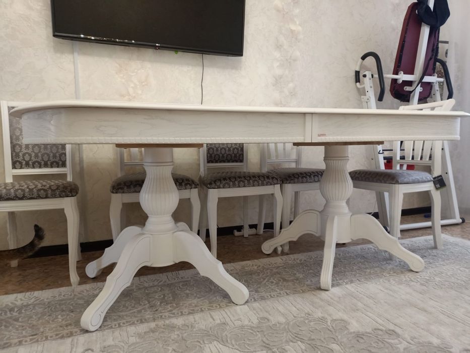 Обеденный стол стулья