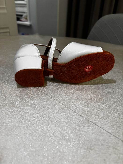 Продаю новые бальные туфли