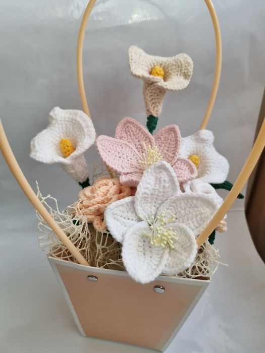 Плетени цветя на една кука