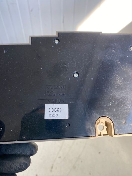 Panou control scaun dreapta VOLVO XC60 S80 S60 V60 V70 XC70 31300479