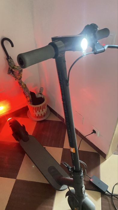 Trotinetă electrică Xiaomi Mi Electric Scooter Essential