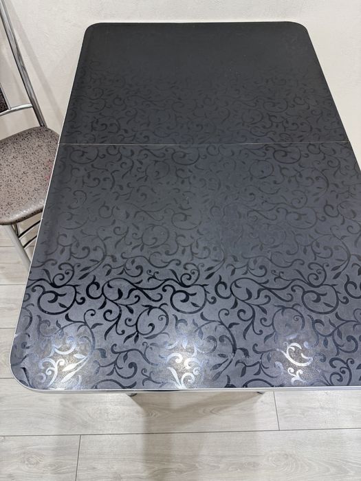 Продам стол со стульями