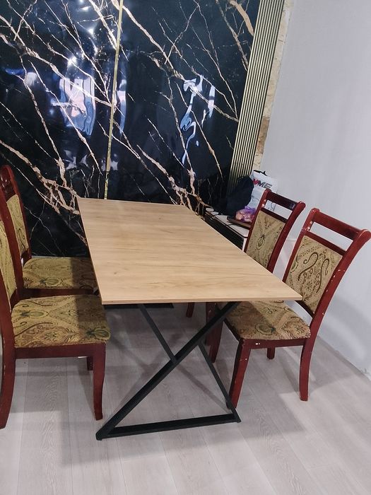 Стол отырғыштарымен