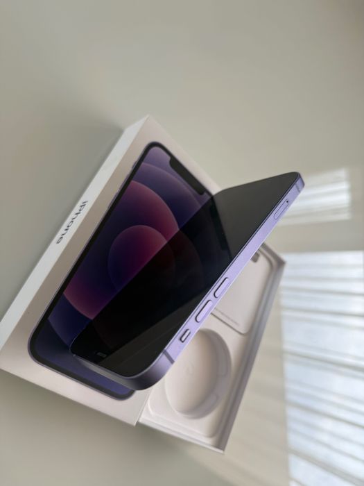 Apple iPhone 11 64GB Purple (Лилав) – Пълен комплект, отлично състояние
