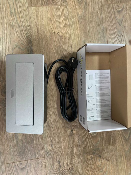 Контакт за вграждане в плот, сив с Push open капак + 2 USB ,нов