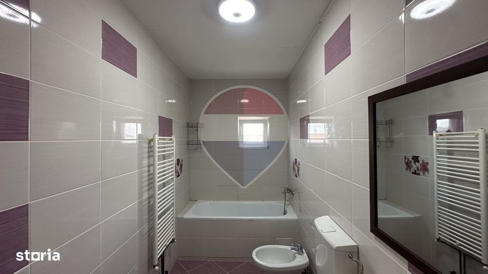 Apartament cu 3 camere de vânzare în zona Soarelui