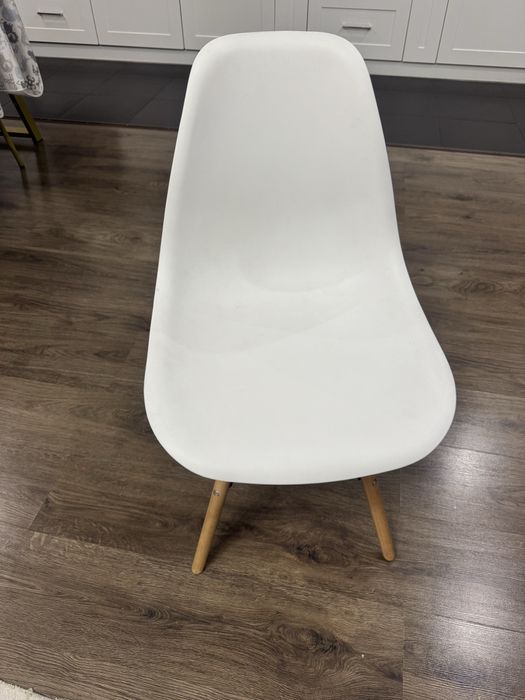 Кухоные стулья белые