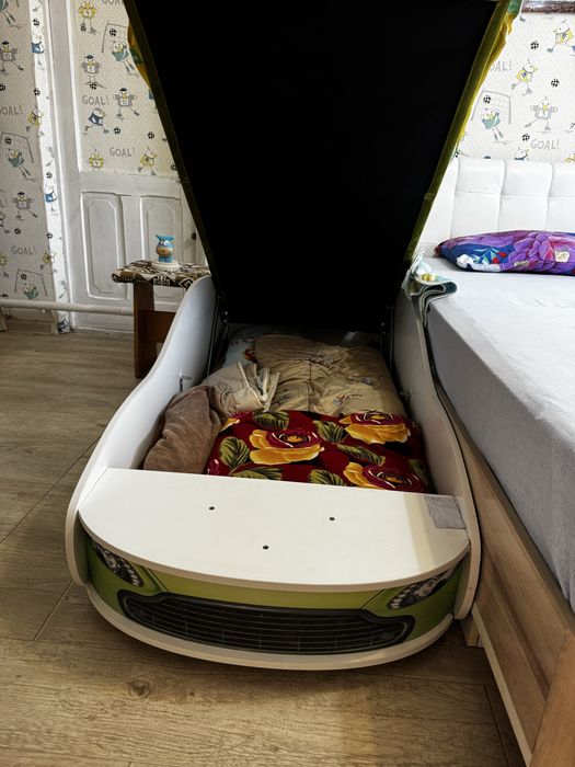 Срочно продам кровать машинка