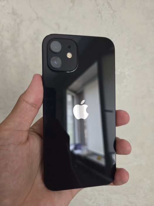 iPhone 12 в отличном состоянии