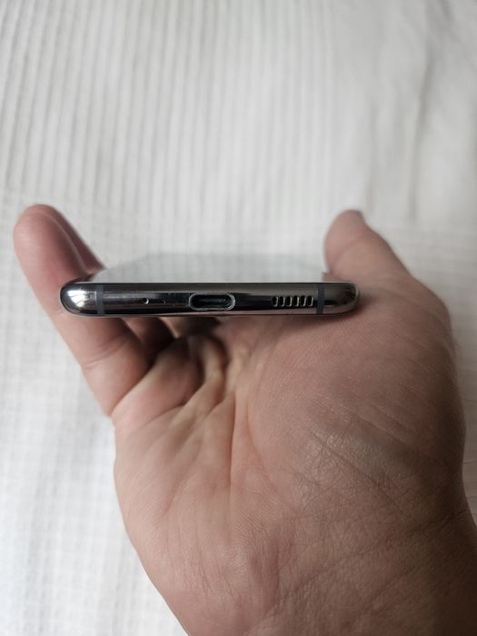 Продавам Samsung s20