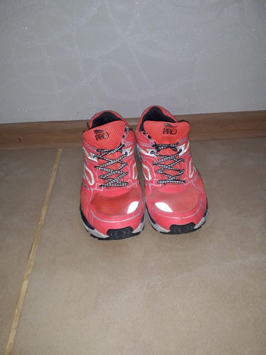 фирменные кроссовки размер 39