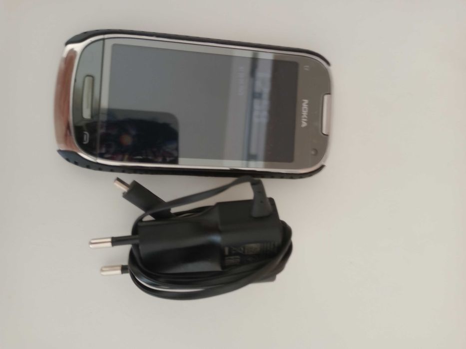 Продавам NOKIA -C7 +много екстри към  нея - подаръци