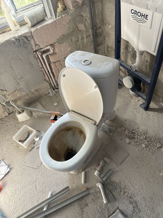 Продам люстры унитаз