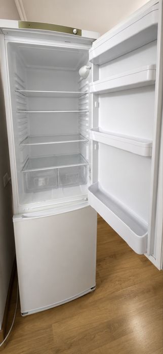 Продам холодильник Indesit