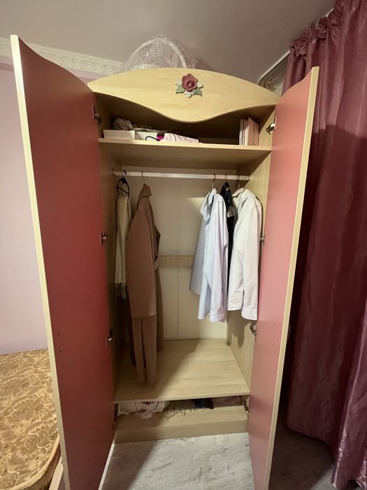 Кровать и шкаф для девочек