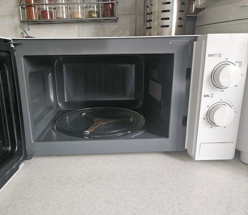 Продам микроволновку LG бу