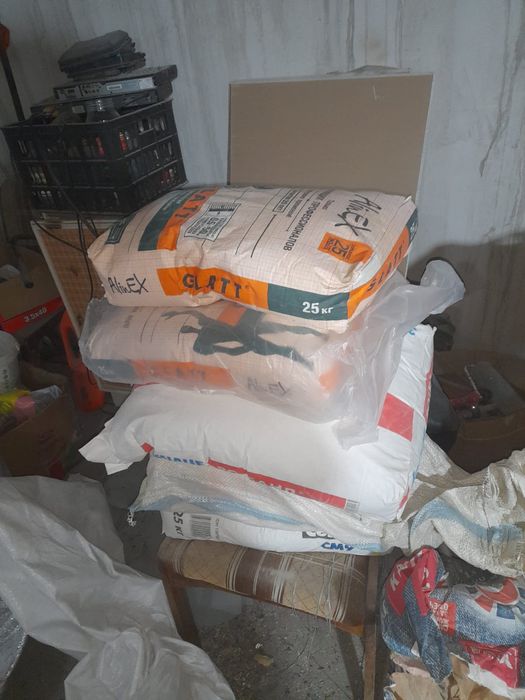 Глат шпаклёвка    3  мешок  кафелный клей  .