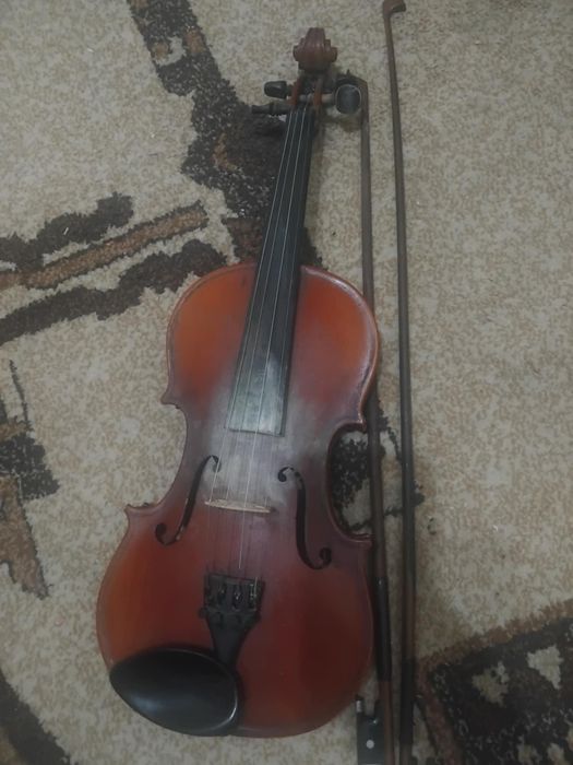 Vând vioara  veche