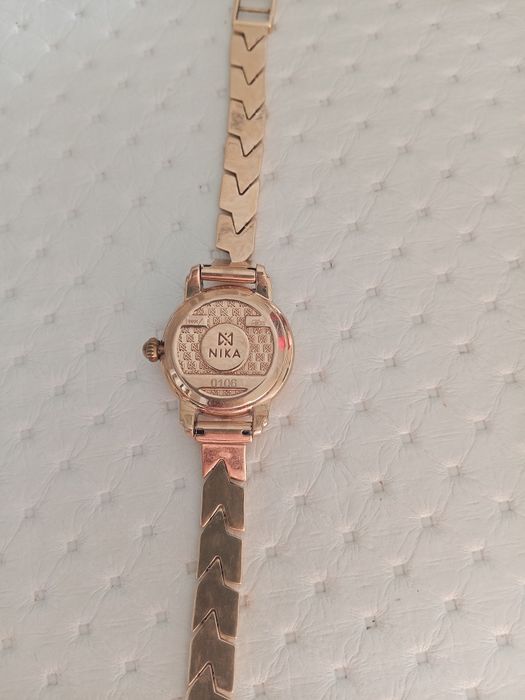 Продам часы золотые