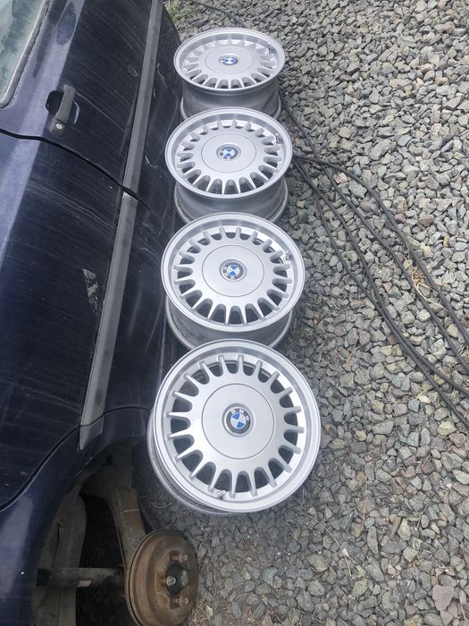 Отличный комплект дисков R15,для BMW E34.