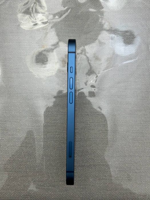 Продам iPhone 13 на запчасть