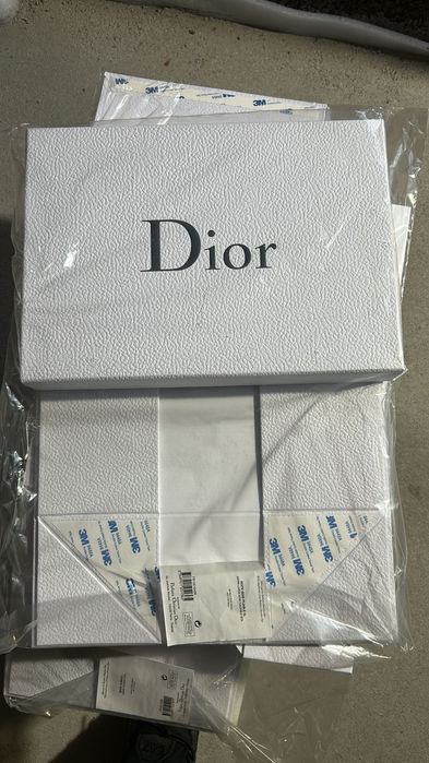 Пакеты и каробки производства Dior