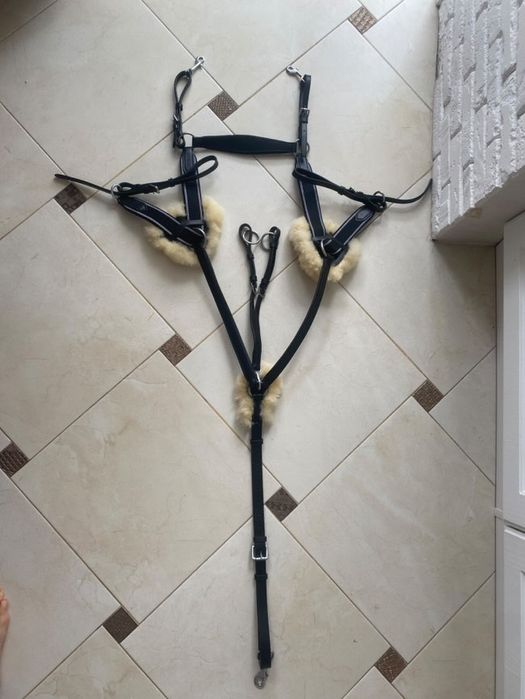 Мартингал с подперсьем для лошади