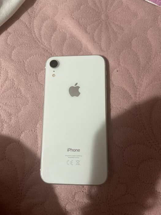 Iphone xr ,stare foarte buna ,cu folie pe el plus 3 huse