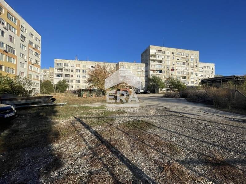 ЕКСКЛУЗИВНО! ЕРА Дръстър предлага за продажба поземлен имот до бензино