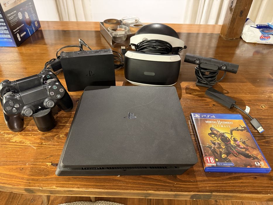 PS4 slim + PS VR + 2  DualShock controllers + camera